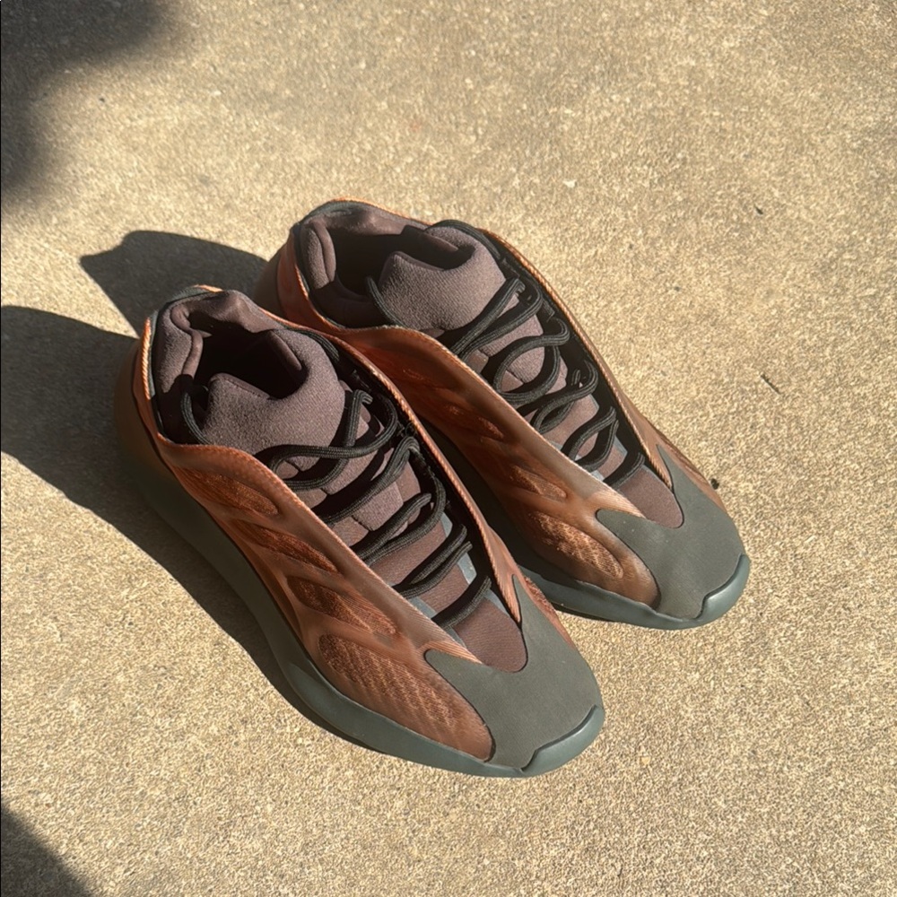 Adidas Yeezy 700 V3 “Copper Fade”